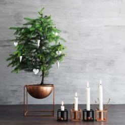 By Lassen Kubus 1 Kynttilänjalka, Musta -Hay || Menu || Louis Poulsen Kauppa 106ByLassen iso