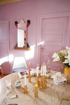 Fritz Hansen JH 1 Kynttilänjalka, Messinki -Hay || Menu || Louis Poulsen Kauppa 14861 Candleholders