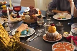 HAY Flare Stripe Kynttilänjalka, Vaaleanpunainen - Valkoinen -Hay || Menu || Louis Poulsen Kauppa 2021 09 30 FDS Valmiit VVV 22