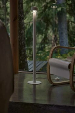 Artek Kori Lattiavalaisin, Valkoinen -Hay || Menu || Louis Poulsen Kauppa 2022 06 27 Artek 1762 final lores