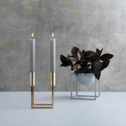 By Lassen Line Kynttilänjalka, Messinki -Hay || Menu || Louis Poulsen Kauppa 325 ByLassen iso