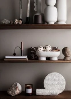 Ferm LIVING Balance Kynttilänjalka, Musta Messinki -Hay || Menu || Louis Poulsen Kauppa 33 17527