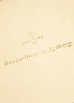 Skultuna BK.FLWR Kynttilänjalka, Messinki -Hay || Menu || Louis Poulsen Kauppa 3Skultuna SL799 BKFLWR EE