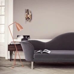 GUBI Gräshoppa Lattiavalaisin, Musta -Hay || Menu || Louis Poulsen Kauppa 51Gubi iso