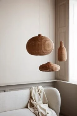 Ferm LIVING Braided Disc Varjostin, Luonnonvärinen -Hay || Menu || Louis Poulsen Kauppa 526 19431