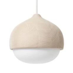 Mater Terho Riippuvalaisin, Keskikokoinen