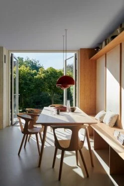 &Tradition Flowerpot VP7 Riippuvalaisin, Dark Plum -Hay || Menu || Louis Poulsen Kauppa ATD Retail 2023 In Between SK1 In Between SK5 Flowerpot VP7 Collect Carafe SC63 Collect Glass SC78 Collect Cushion SC30 Collect Cushion SC48role