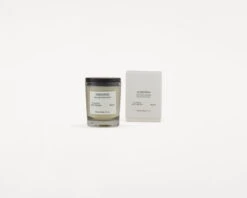 Frama Tuoksukynttilä Komorebi, 60 G -Hay || Menu || Louis Poulsen Kauppa Frama Komorebi Scented Candle 60g Packshot 3