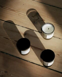 Frama Tuoksukynttilä Komorebi, 60 G -Hay || Menu || Louis Poulsen Kauppa Frama Scented Candles 60g Context 8