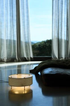 Sammode G50 Pöytävalaisin, Musta 9 Sammode G50 Pöytävalaisin, Musta -Hay || Menu || Louis Poulsen Kauppa G50 Sammode Pierre Guariche Black 6