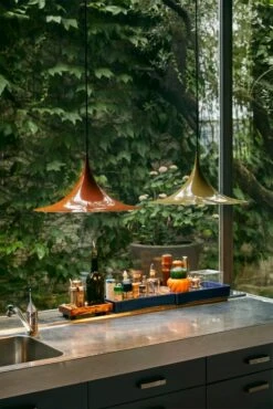 GUBI Semi Riippuvalaisin, 30 Cm, Fennel Seed, Kiiltävä -Hay || Menu || Louis Poulsen Kauppa Gubi Fall 2022 65