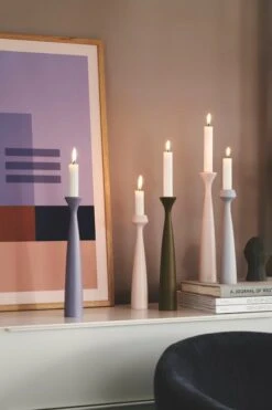 Applicata Lily Kynttilänjalka, Lavender -Hay || Menu || Louis Poulsen Kauppa Heg Mller 200826 Applicata Nyheder20082 copy 1