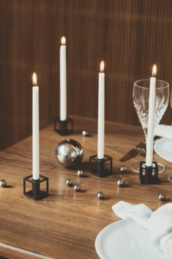 By Lassen Kubus Micro Kynttilänjalka, 2 Kpl, Musta -Hay || Menu || Louis Poulsen Kauppa Heg Mller 210702 byLassen pressebilleder sllerd10959 copy