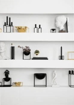 By Lassen Kubus 8 Kynttilänjalka, Musta -Hay || Menu || Louis Poulsen Kauppa IMGL7195