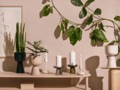 Iittala Nappula Kynttilänjalka 107 Mm, Puuteri -Hay || Menu || Louis Poulsen Kauppa Iittala 2020 Nappula 02 1 1