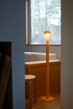 Artek Kori Lattiavalaisin, Oranssi -Hay || Menu || Louis Poulsen Kauppa Kori Floor4 on HKMononen