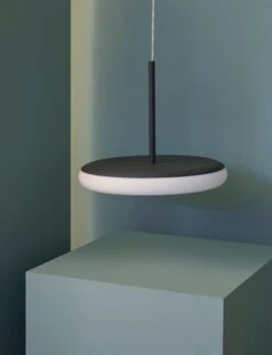 AGO Mozzi Riippuvalaisin, Iso, Terrakotta -Hay || Menu || Louis Poulsen Kauppa MOZZI PRODUCT 300DPI