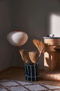 Vitra Akari 10A Lattiavalaisin -Hay || Menu || Louis Poulsen Kauppa Marimekko Home Fall 18 11 10183