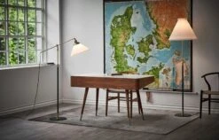 Le Klint Lattiavalaisin 351, Messinki - Musta -Hay || Menu || Louis Poulsen Kauppa Model 349351