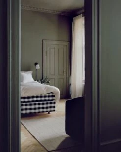 New Works Material Seinävalaisin, Opaalilasi -Hay || Menu || Louis Poulsen Kauppa New Works Terra 2020 Material Wall Lamp White Opal Glass 3