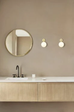 Nuura Apiales Seinävalaisin, Seinäkytkentä, Harjattu Messinki - Opaali 10 Nuura Apiales Seinävalaisin, Seinäkytkentä, Harjattu Messinki - Opaali -Hay || Menu || Louis Poulsen Kauppa Nuura Apiales Wall Brushed Brass Hard Wired lifestyle 2