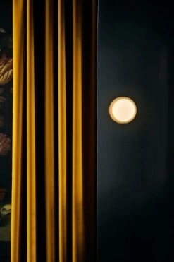 Nuura Liila 1 Seinä/kattovalaisin, Keskikoko, Kulta - Opaali 9 Nuura Liila 1 Seinä/kattovalaisin, Keskikoko, Kulta - Opaali -Hay || Menu || Louis Poulsen Kauppa Nuura Liila wall opal lifestyle 1