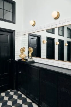 Nuura Liila 1 Seinä/kattovalaisin, Keskikoko, Kulta - Opaali 7 Nuura Liila 1 Seinä/kattovalaisin, Keskikoko, Kulta - Opaali -Hay || Menu || Louis Poulsen Kauppa Nuura Liila wall opal lifestyle 2