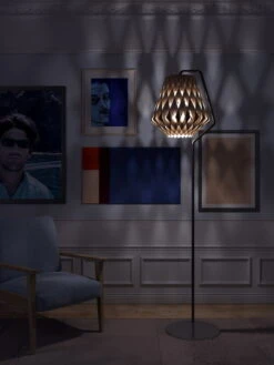 Pilke Lights Pilke 28 Lattiavalaisin, Koivu -Hay || Menu || Louis Poulsen Kauppa P12121 Signature 28 Floor lamp living room night