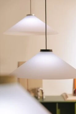 Pholc Aline 58 Riippuvalaisin, Chamomile -Hay || Menu || Louis Poulsen Kauppa Pholc Aline 58 pendant group i1