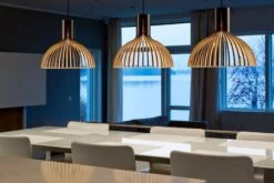 Secto Design Victo Small 4251 Riippuvalaisin, Musta -Hay || Menu || Louis Poulsen Kauppa Secto Design VictoSmall4251 dining1