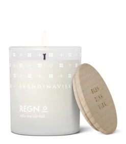 Skandinavisk Tuoksukynttilä Kannella, REGN, Iso -Hay || Menu || Louis Poulsen Kauppa Skandinavisk SV20117 3 ta