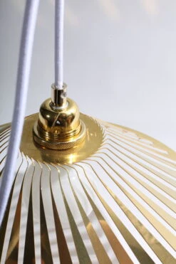 Fundamental Berlin Propeller Lampunvarjostin, 37 Cm, Messinki -Hay || Menu || Louis Poulsen Kauppa UW9A6984