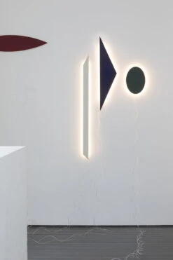 Valerie_objects Tramonto 05 Seinävalaisin, Tummanvihreä -Hay || Menu || Louis Poulsen Kauppa V9022105 valerie objects maria scarpulla 03