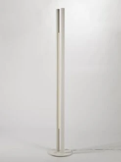 Valerie_objects Floor Lamp L1 Lattiavalaisin, Valkoinen 8 Valerie_objects Floor Lamp L1 Lattiavalaisin, Valkoinen -Hay || Menu || Louis Poulsen Kauppa V9022111 valerie objects pierric de coster 03