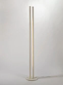Valerie_objects Floor Lamp L1 Lattiavalaisin, Valkoinen 10 Valerie_objects Floor Lamp L1 Lattiavalaisin, Valkoinen -Hay || Menu || Louis Poulsen Kauppa V9022111 valerie objects pierric de coster 04