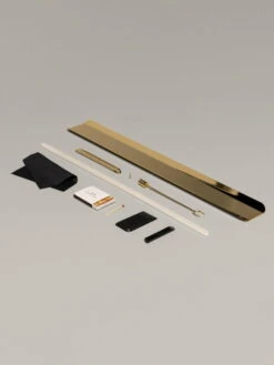 Santa & Cole Vita Balanza Kynttilänjalka Ja 5 Kynttilää, Kulta -Hay || Menu || Louis Poulsen Kauppa Vita SantaCole Enric Badrinas 2022 06 v1 x2400