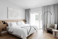 Valerie_objects Standing Lamp N1, Musta -Hay || Menu || Louis Poulsen Kauppa Z7A1534