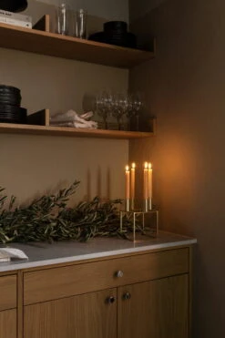 By Lassen Kubus 4 Kynttilänjalka, Kullattu -Hay || Menu || Louis Poulsen Kauppa byLassen Kubus 4 300 3role