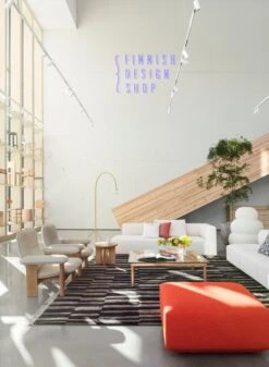 Vitra Akari 25N Lattiavalaisin -Hay || Menu || Louis Poulsen Kauppa showroom maaliskuu22 Fds8