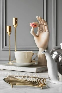 Skultuna Nattlight Kynttilänjalka, Keskikokoinen 9 Skultuna Nattlight Kynttilänjalka, Keskikokoinen -Hay || Menu || Louis Poulsen Kauppa still11 1