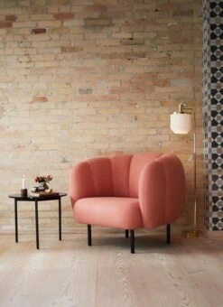 Warm Nordic Fringe Lattiavalaisin, Kermanvalkoinen -Hay || Menu || Louis Poulsen Kauppa warmnordic cape fringe fromabove