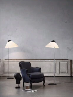 Pandul Opala Maxi Lattiavalaisin, Musta -Hay || Menu || Louis Poulsen Kauppa zG003 4S Wegner Opala Floor Lights